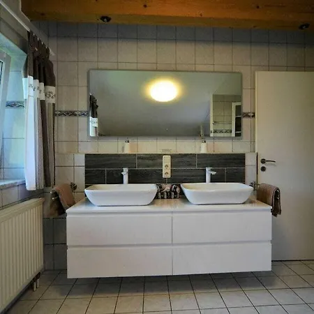 With 2 Bedrooms Vorderburg